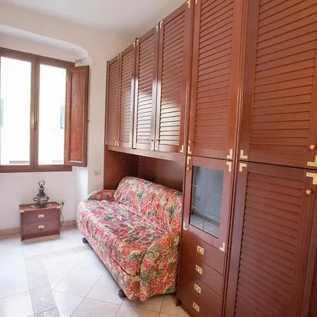 Appartement Trilocale Calata Al Primo Piano